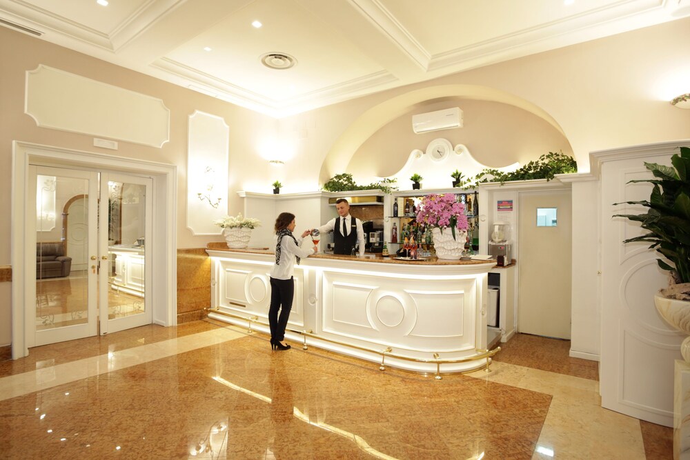 Hotel Bar