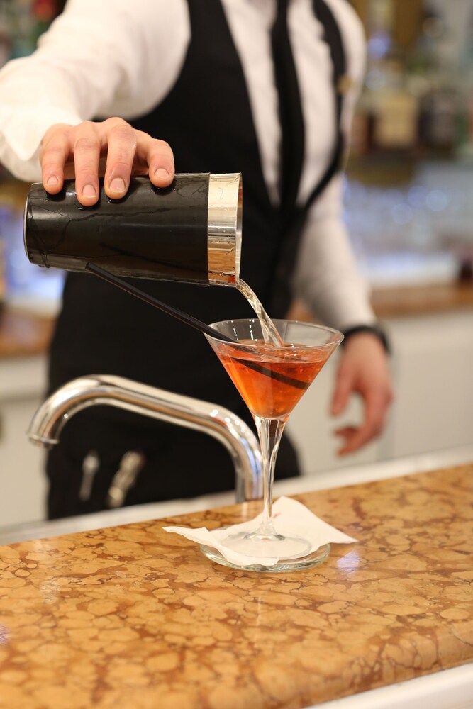Hotel Bar
