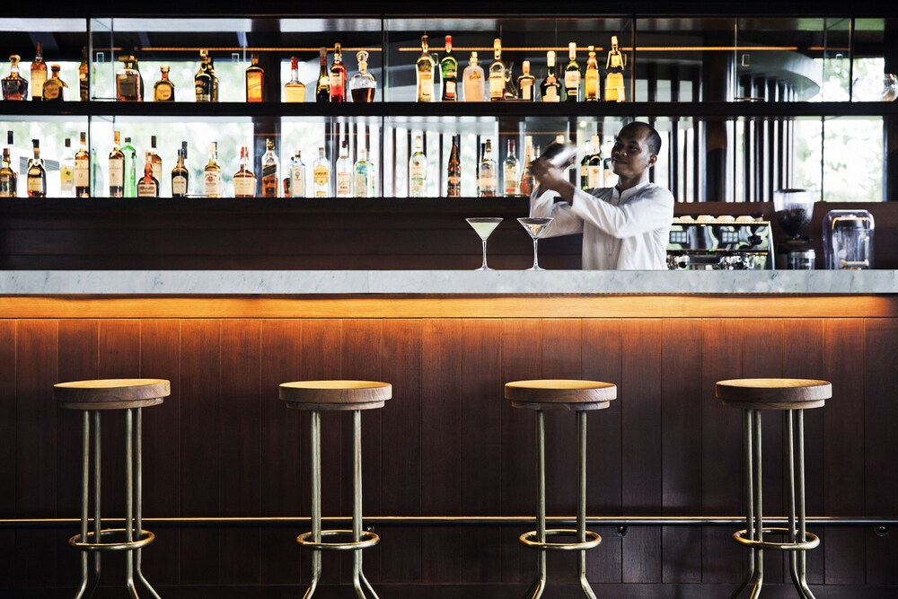 Hotel Bar