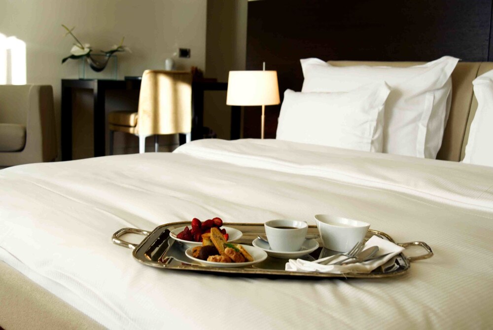 Room Service - Dining