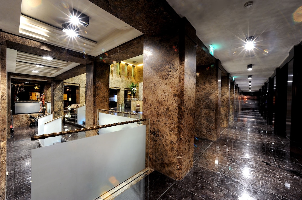 Food Court