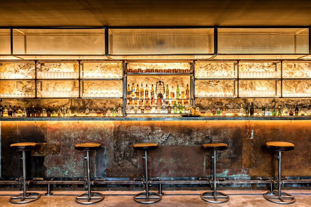 Hotel Bar