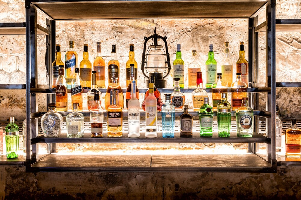Hotel Bar