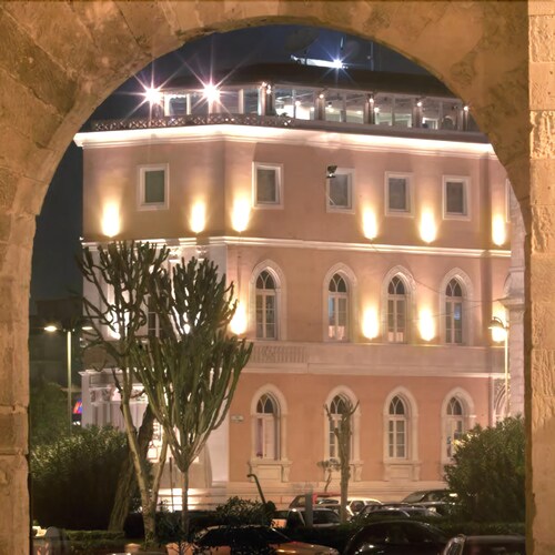 Facciata hotel (sera/notte)