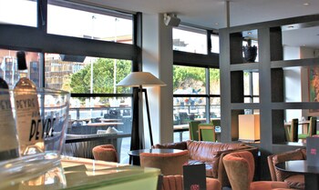 Hotel Lounge