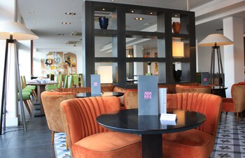 Hotel Lounge