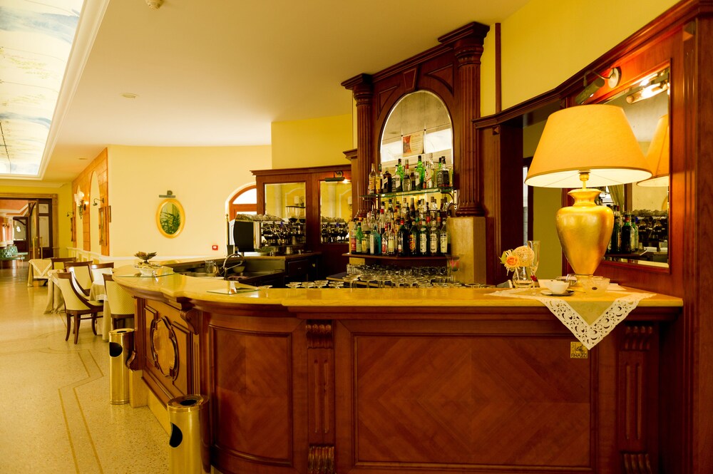 Hotel Bar