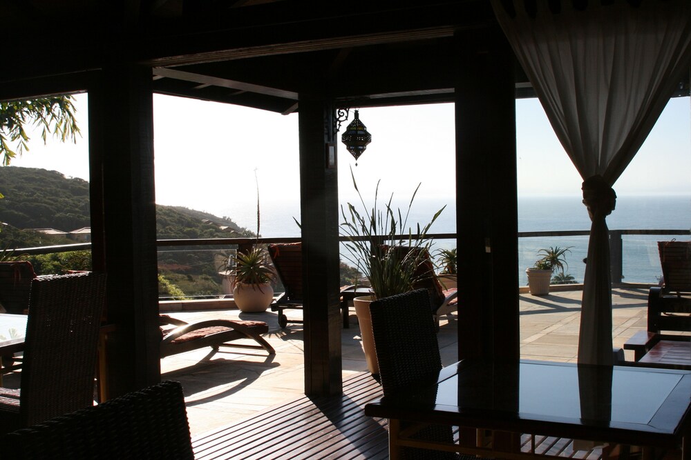 Poolside Bar