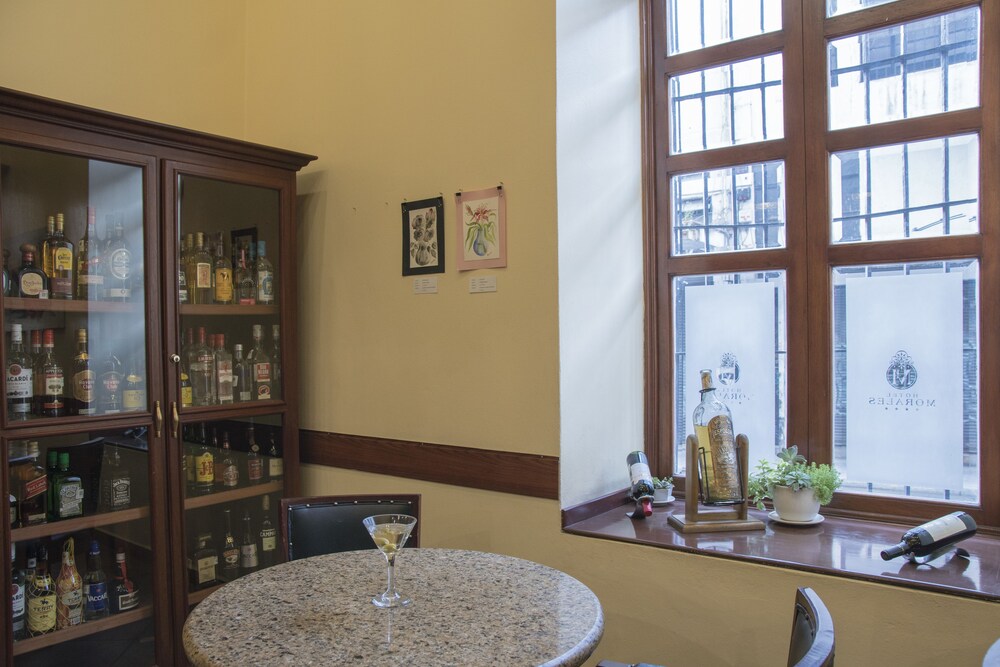 Hotel Bar