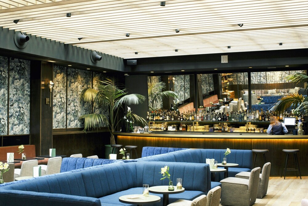 Hotel Bar