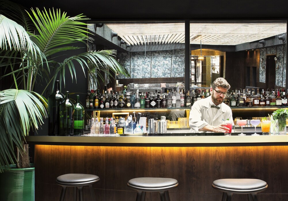 Hotel Bar
