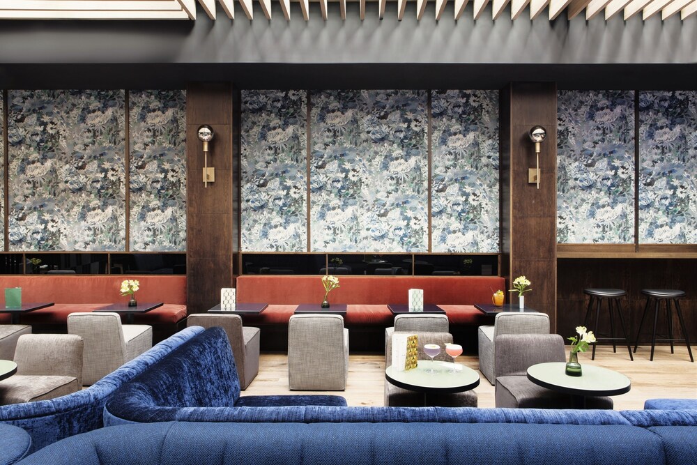 Hotel Bar