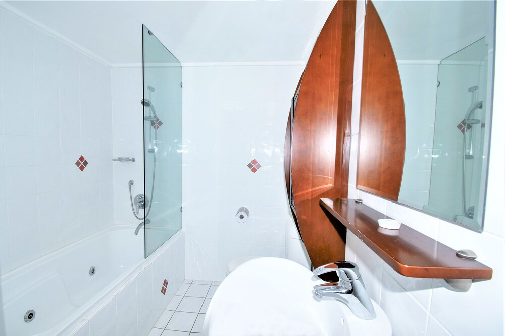 Superior Apartment, 2 Bedrooms, Ocean View - Bathroom