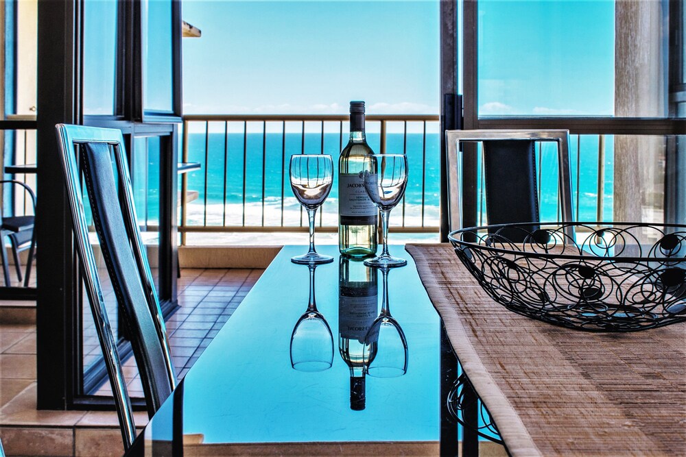 Two Bedroom Apartment - Ocean View - In-Room Dining