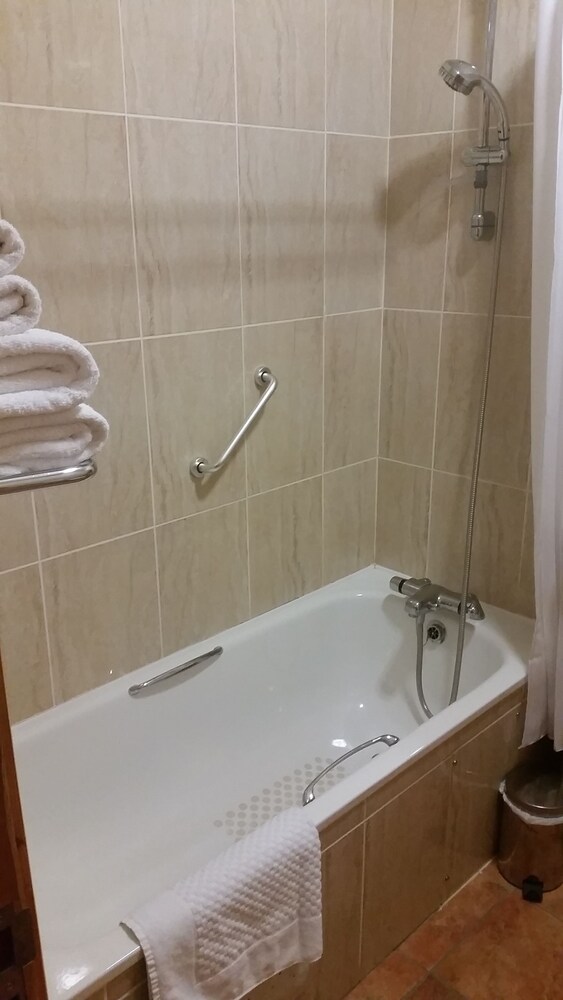 Deep Soaking Bathtub