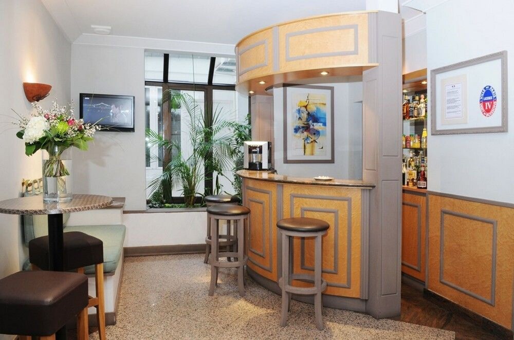 Hotel Bar