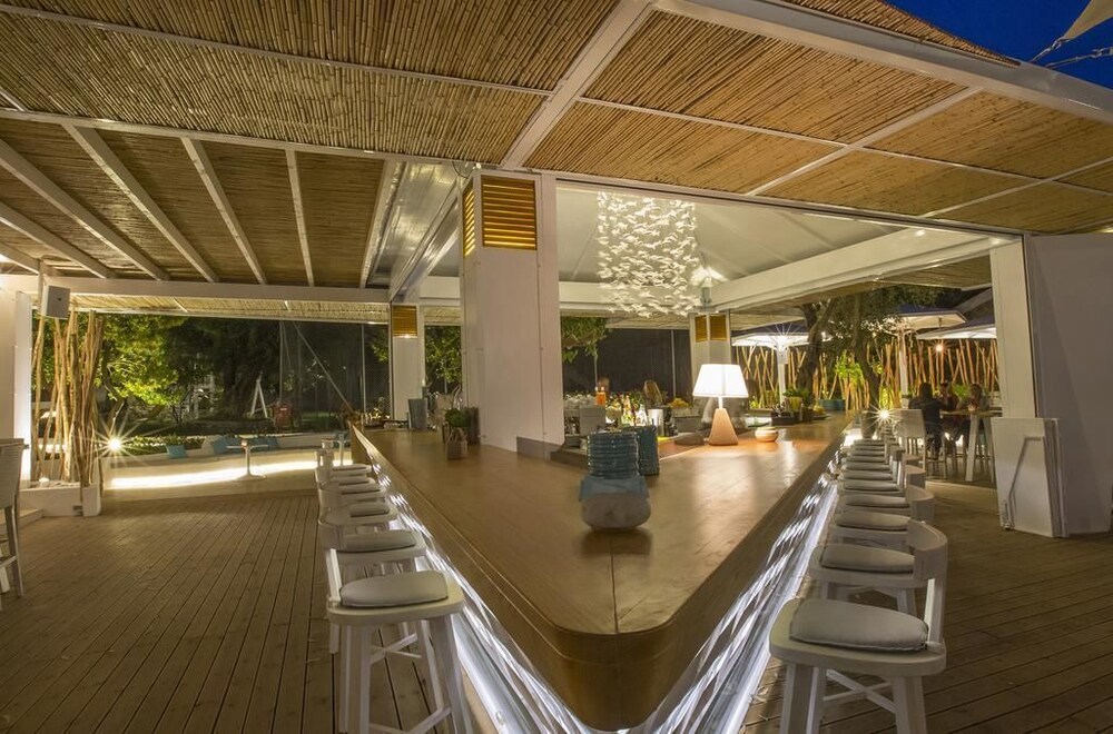 Hotel Bar