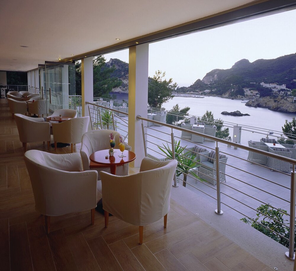 Hotel Lounge