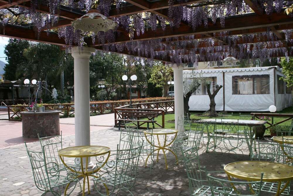 Hotel Bar