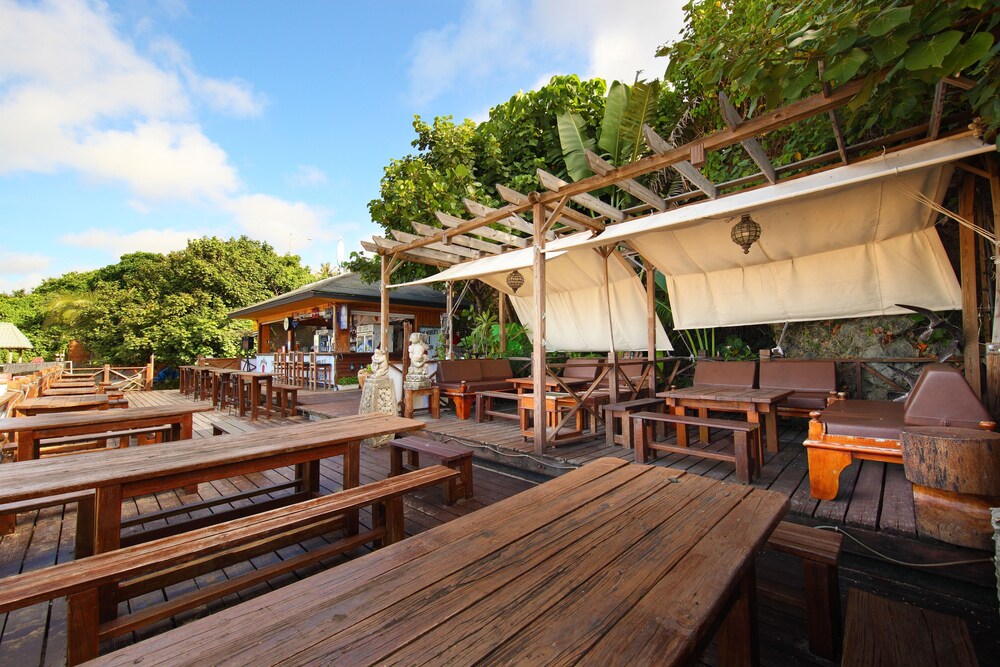 Poolside Bar