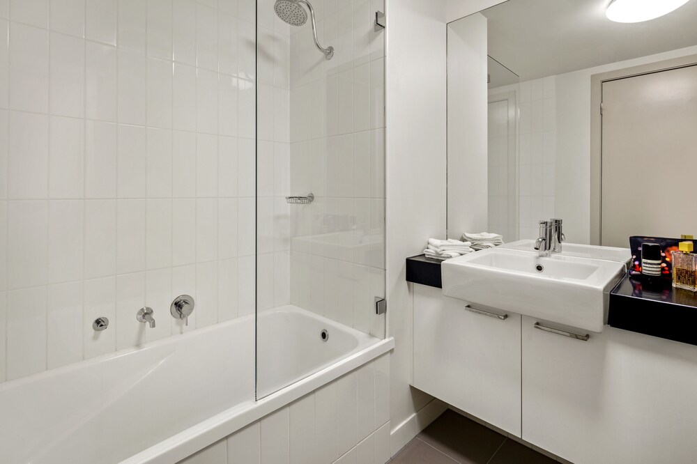 Two Bedroom Executive Apartment - Bathroom