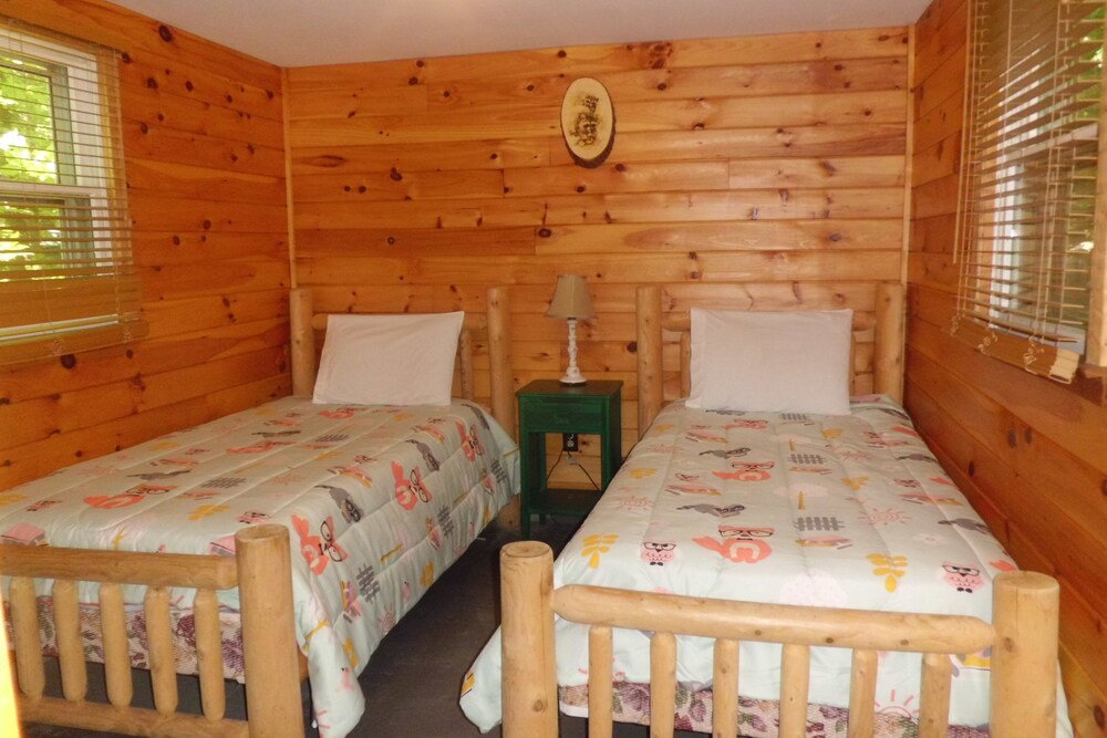 Pine - Guestroom