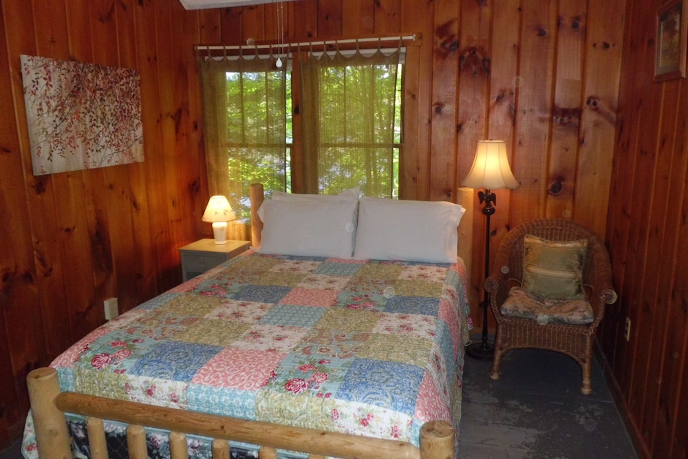 Pine - Guestroom