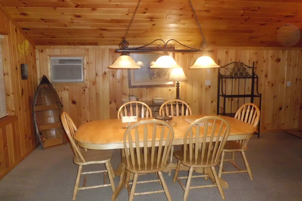Lakefront Cottage - In-Room Dining
