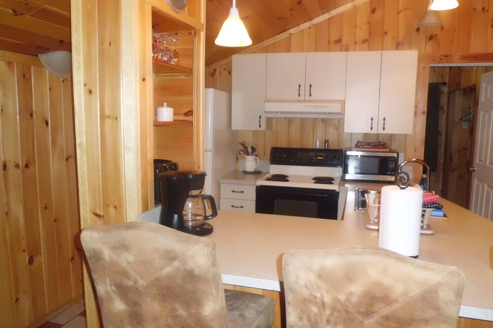Lakefront Cottage - In-Room Kitchen
