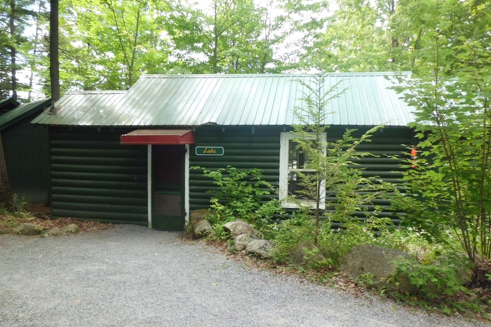 Lake - Guestroom