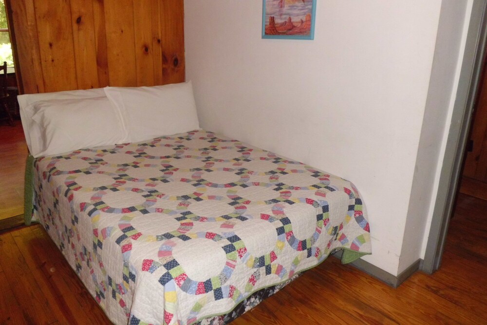 Rock Haven - Guestroom
