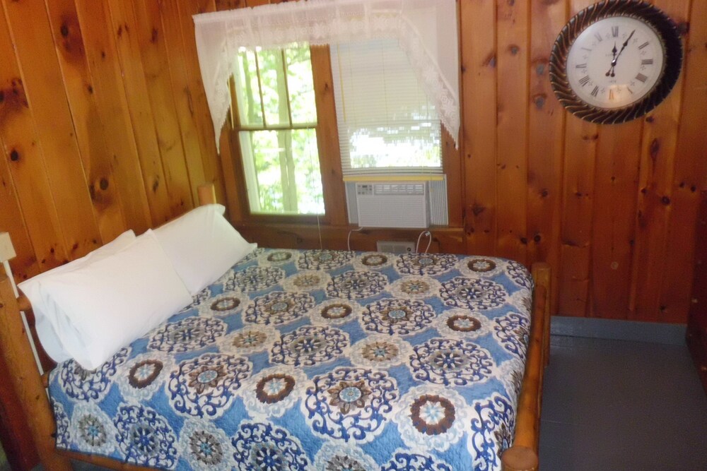 Lake - Guestroom