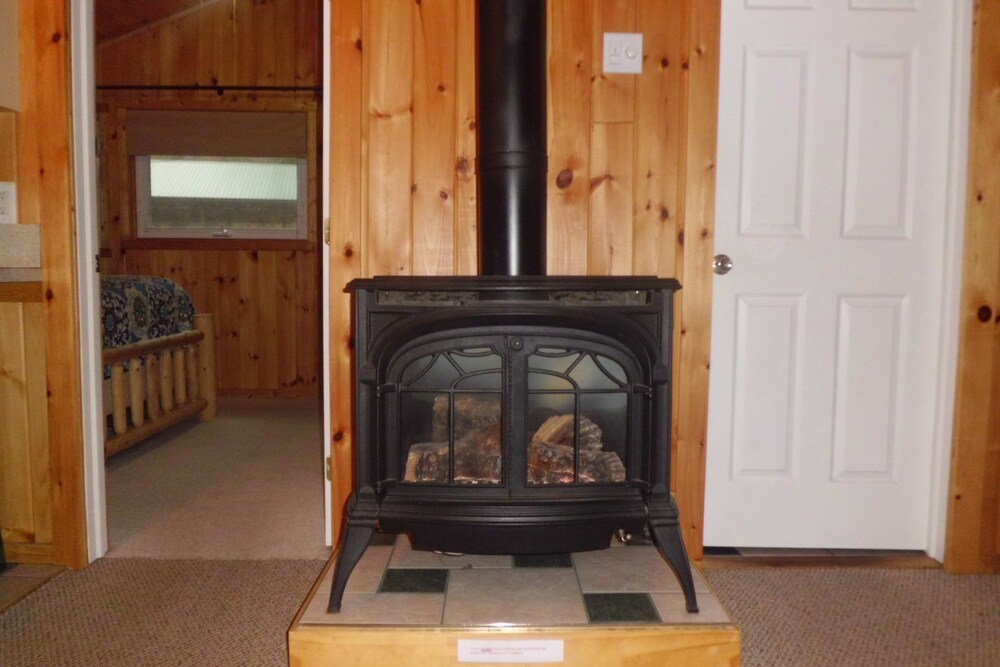 Lakefront Cottage - Living Area