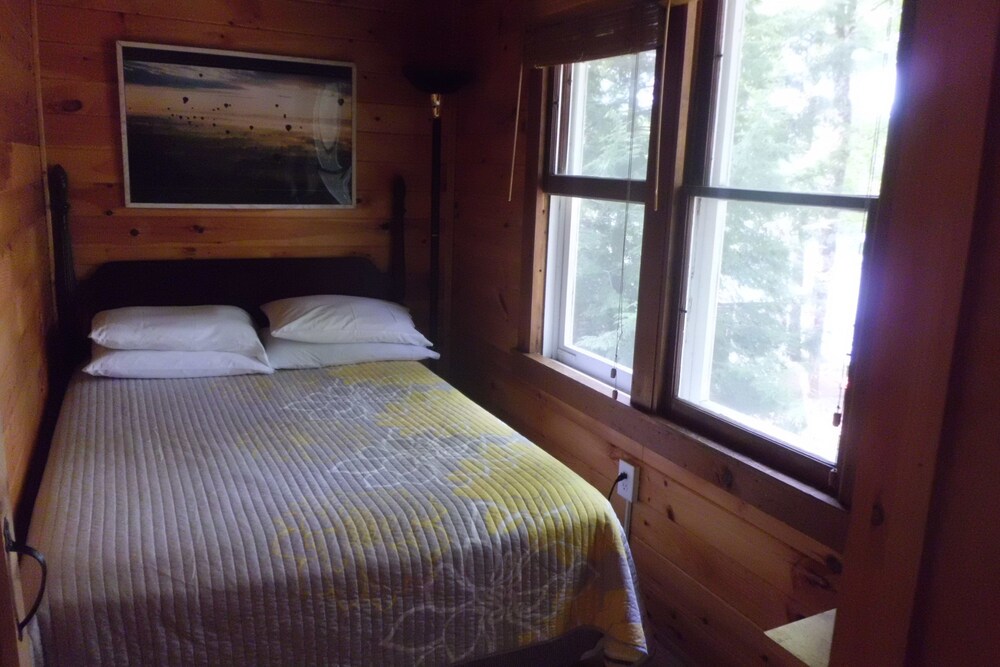 Overlook - Guestroom
