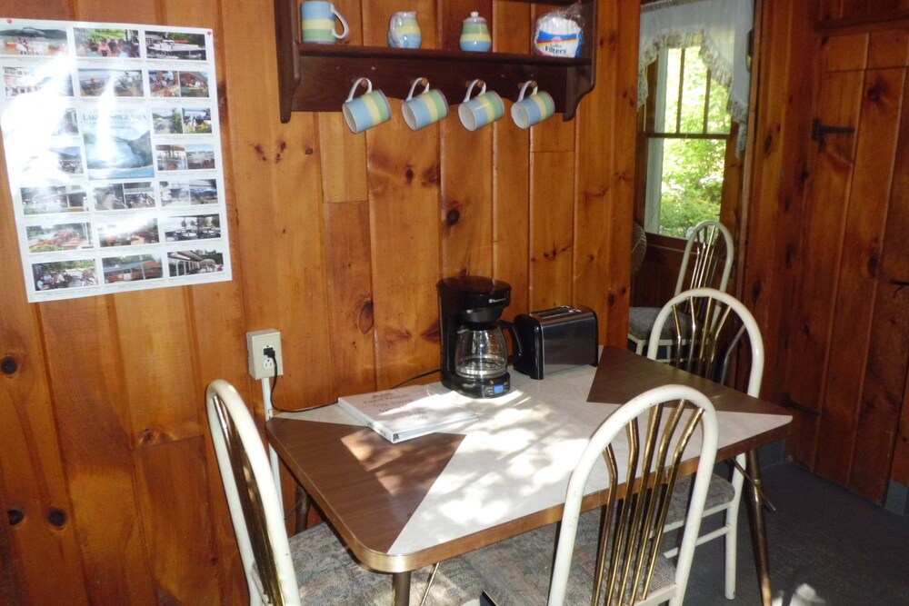 Lake - In-Room Dining