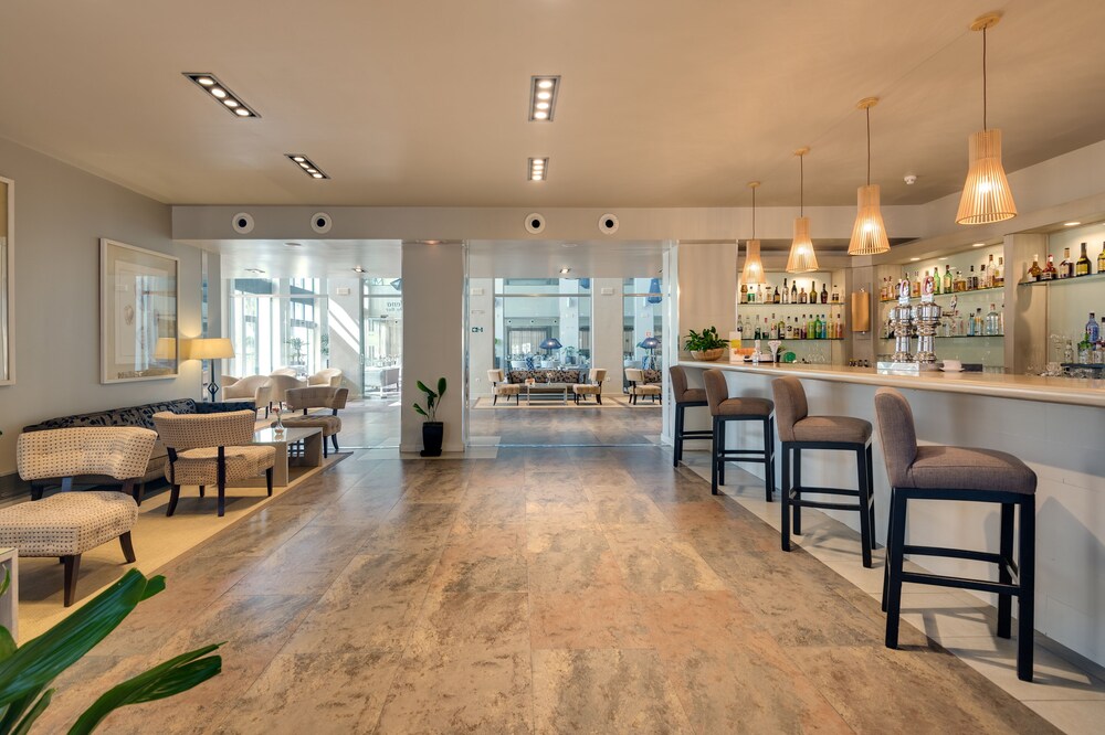 Hotel Lounge