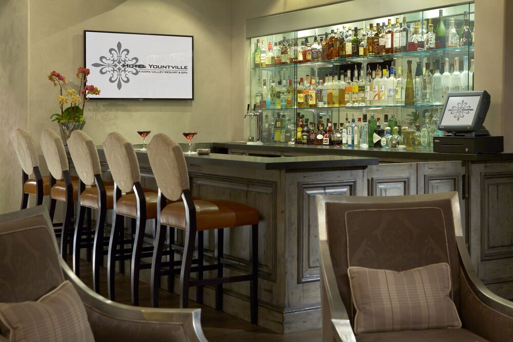 Hotel Bar