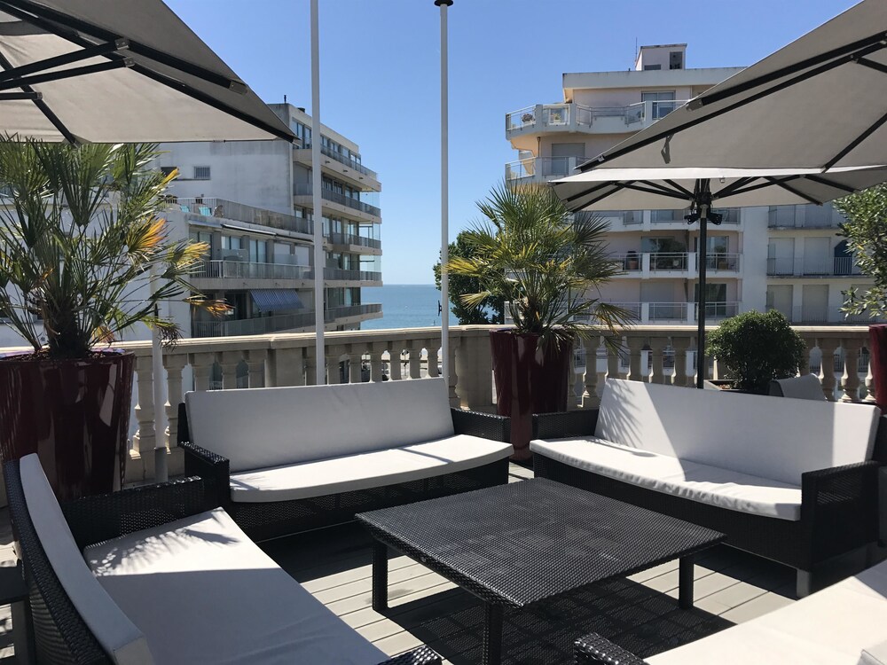 Hotel Bar