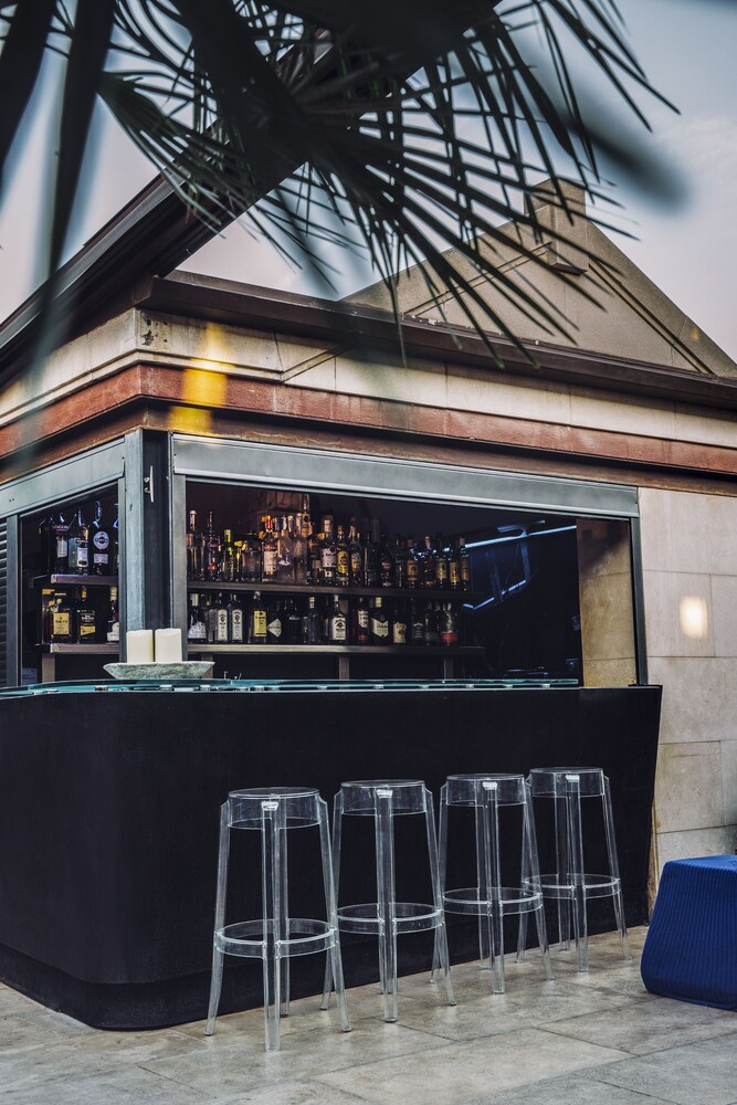 Hotel Bar