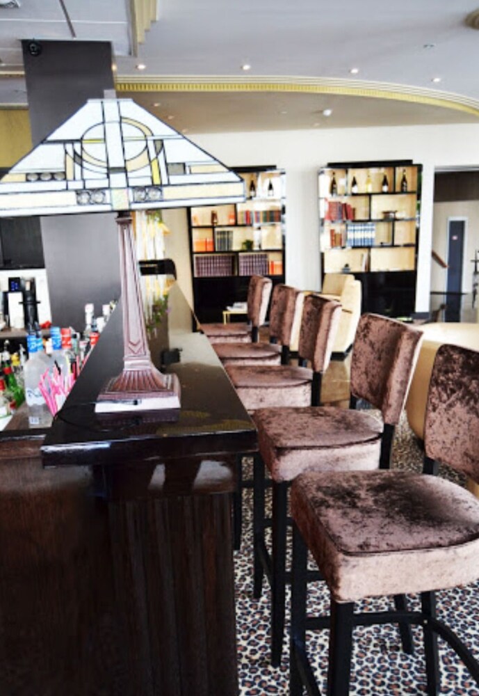 Hotel Bar