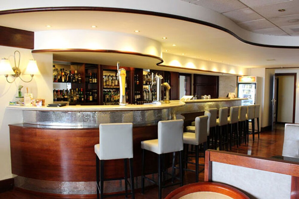Hotel Bar