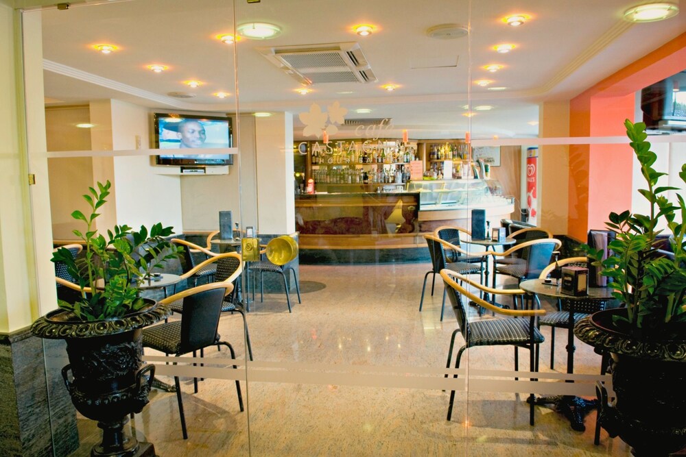 Hotel Bar