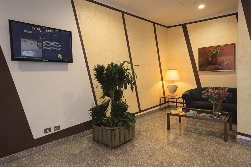 Hotel Lounge
