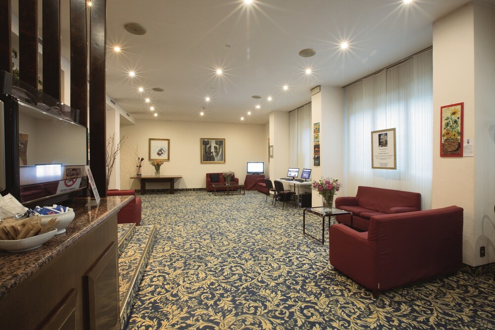 Hotel Lounge