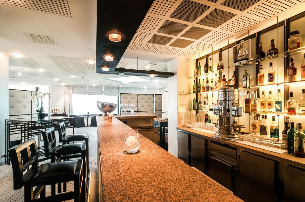 Hotel Lounge