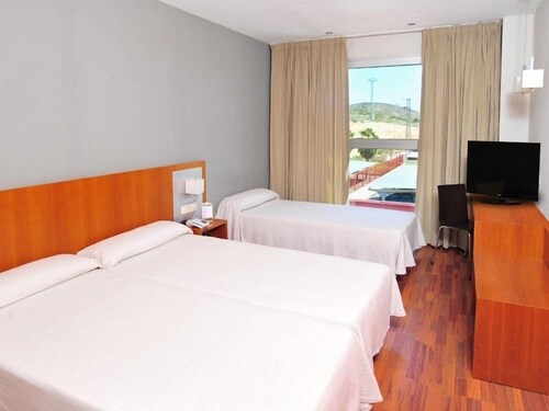 Standard Triple Room - Guestroom