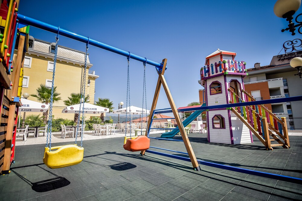 Childrens Play Area - Outdoor