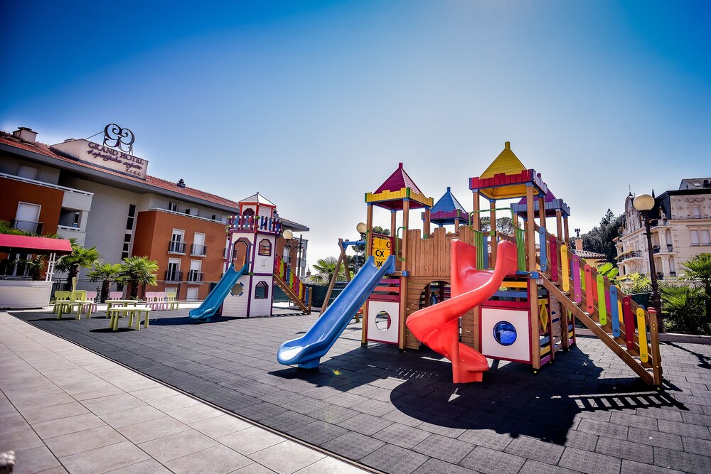 Childrens Play Area - Outdoor