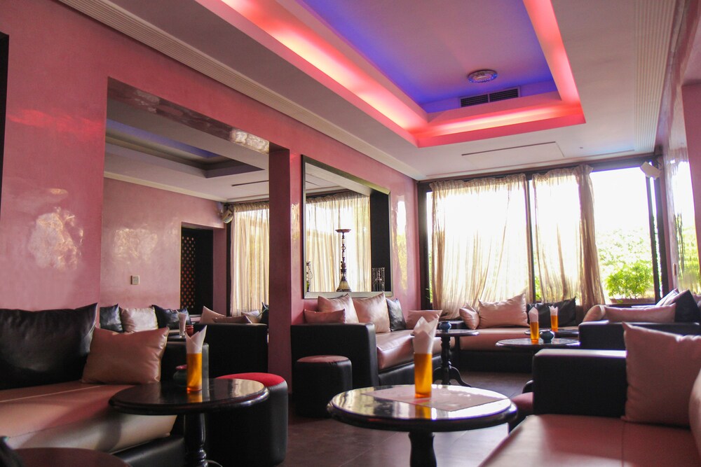 Bar-salon de l'hôtel