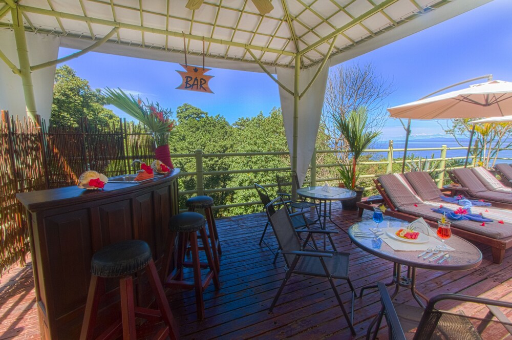 Poolside Bar
